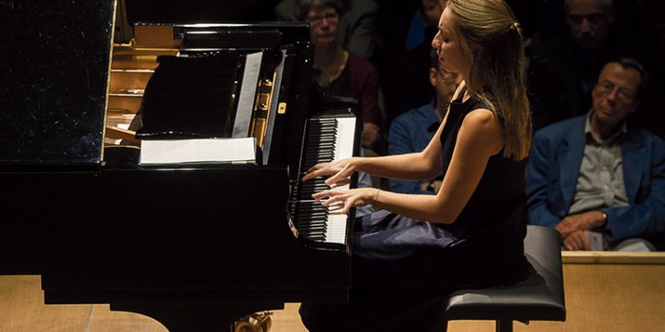 Associação Cultural e Recreativa Portuguesa de Baar Domingo de Fado e música variada