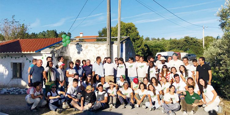 Associação Reagir apoia reabilitação de casa para famílias carenciadas em Tomar